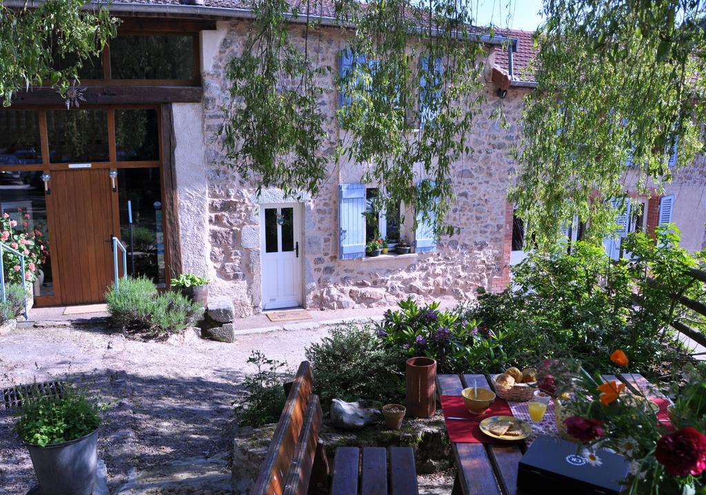 Hotel La Ferme Aux Abeilles Ambierle Zewnętrze zdjęcie