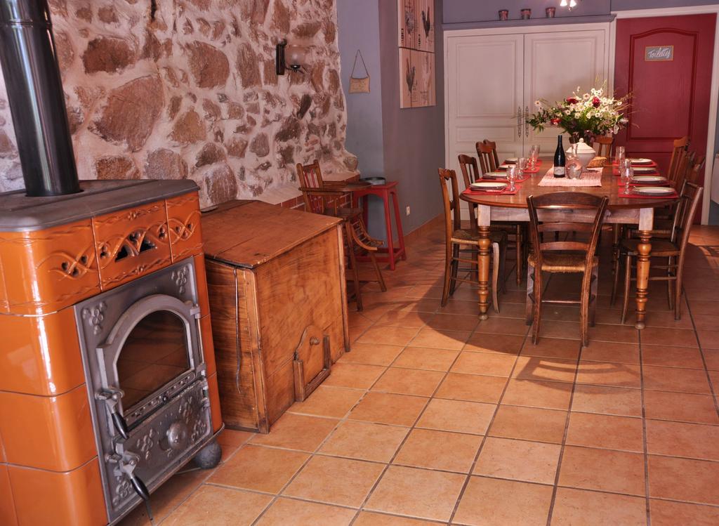 Hotel La Ferme Aux Abeilles Ambierle Zewnętrze zdjęcie