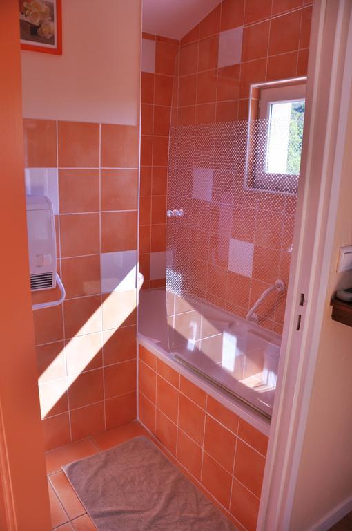 Hotel La Ferme Aux Abeilles Ambierle Pokój zdjęcie