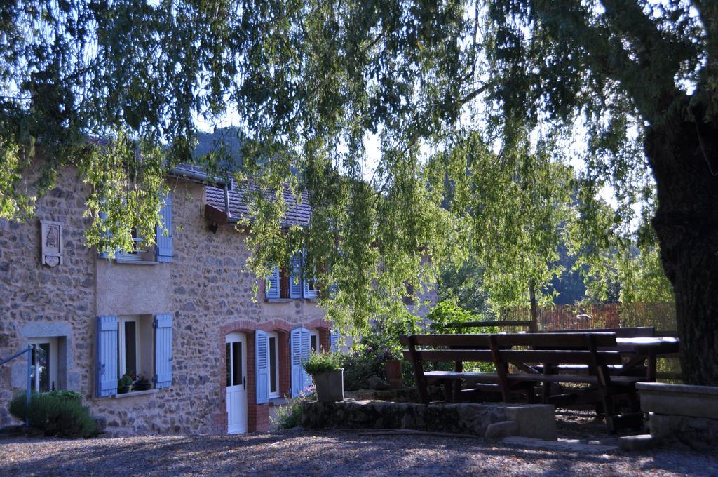 Hotel La Ferme Aux Abeilles Ambierle Zewnętrze zdjęcie